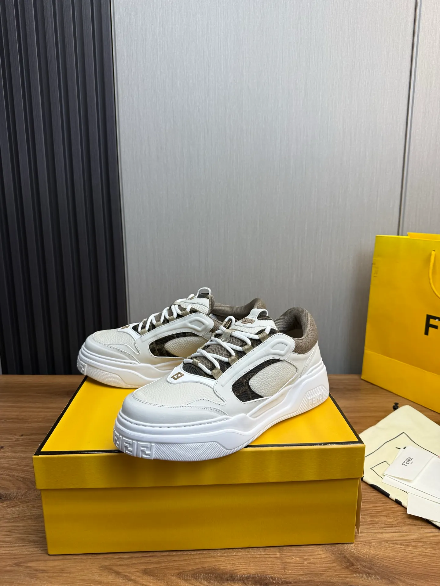 Men's shoes 💰780💰 Fendi (FENDI) men's model official website 1:1 replica ⬆️ The latest hot sale 🔥Original cowhide stitching - Comfortable mesh lining Original outsole ✅Ready stock 38-45 (38.45 non-refundable)